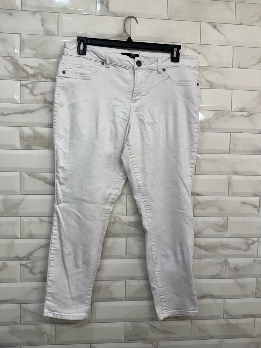 1822 Denim Stretchy White Ankle Jeans